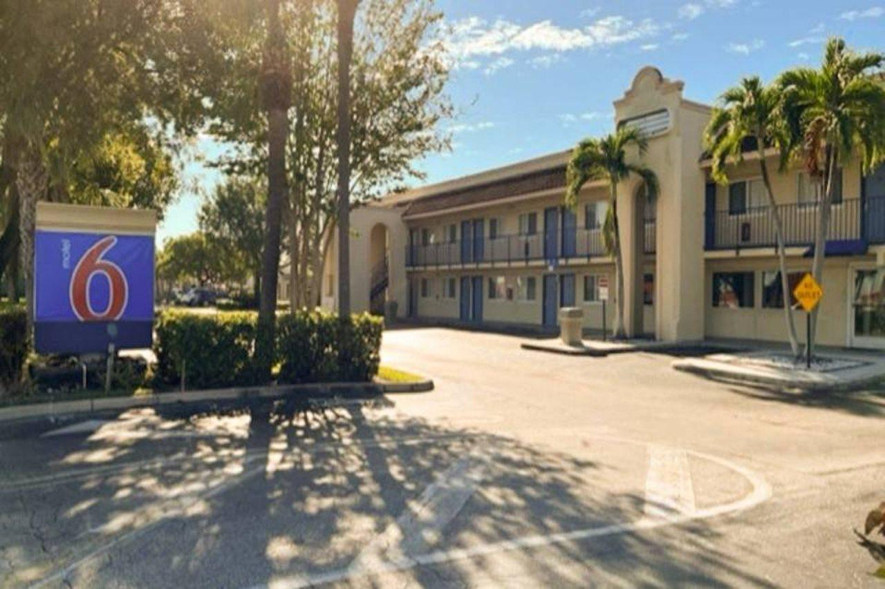 Motel 6 Riviera Beach Fl Exterior foto